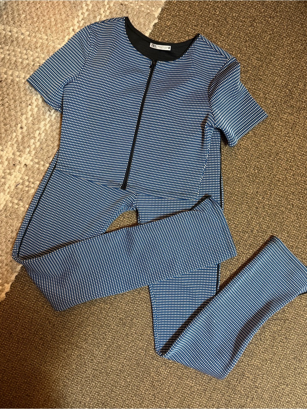 Zara blue & white jacquard set. Cropped zip jacket and matching zipper hem pant